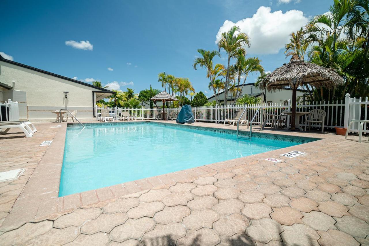Travelodge By Wyndham Florida City/Homestead/Everglades Exterior photo